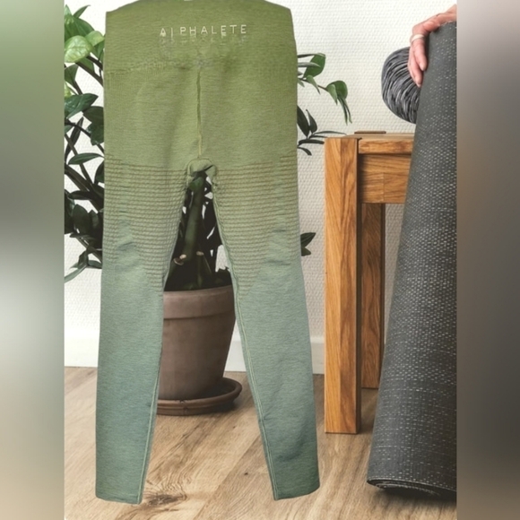 ALPHALETE leggings - Picture 1 of 10